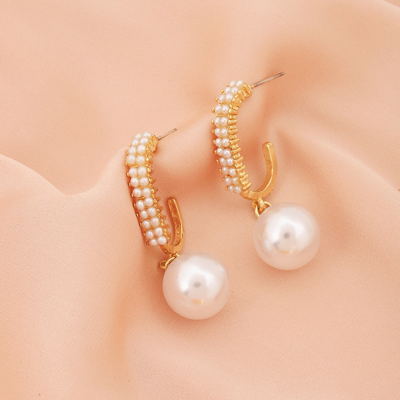 Women With A Light Luxury Design Earrings