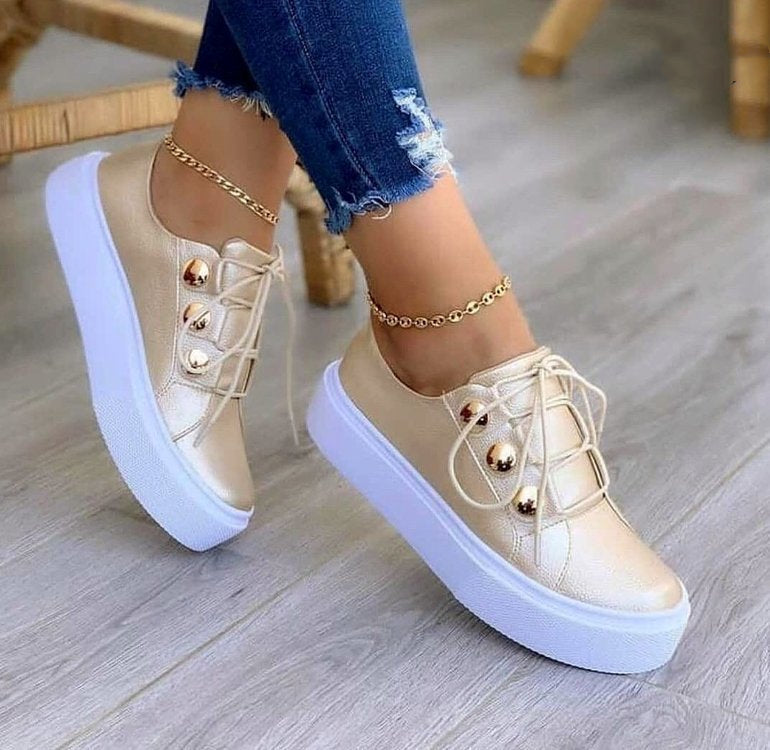 Docks, Lace-up Platform Sneakers for Women with Rivet Casual Design