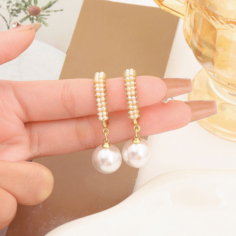 Women With A Light Luxury Design Earrings